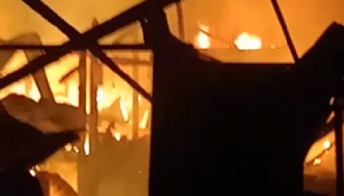 Kobaran Api sekejab Hanguskan Rumah Warga Desa Tokorondo