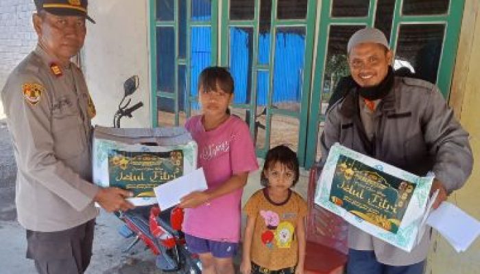 Kapolres Morowali Utara, Berbagi Kebahagian Kepada Anak Yatim Piatu Jelang Idul Fitri 1445 H