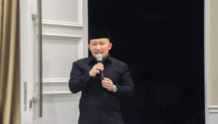 Malam Terakhir Ramadhan 1445 H, Bupati Amirudin Tarawih Bersama Masyarakat di Desa Moilong