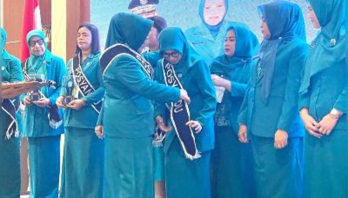 Ketua TP-PKK Kabupaten Banggai, Hadiri Rakon TP-PKK Provinsi Sulteng