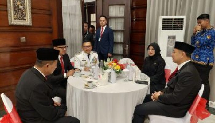 Bupati Amirudin Hadiri Upacara Peringatan Hari Otonomi Daerah XXVIII Tahun 2024 di Kota Surabaya
