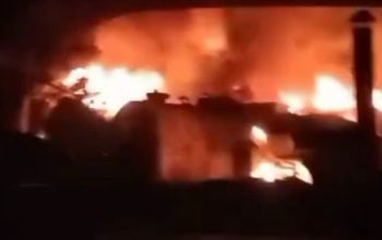 Damkar Bangkep Padamkan Kebakaran di Lokasi Perusahaan Penggorengan Aspal di Desa Luksagu
