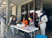 Pemudik dan Personel Pengamanan Idul Fitri 1445 H, diberikan pelayanan pemeriksaan Kesehatan