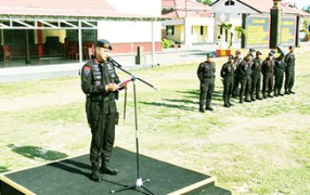Pimpin Upacara PTDH,  Dansatbrimob Polda Sulteng : Laksanakan tugas dengan baik dan bertanggung jawab.