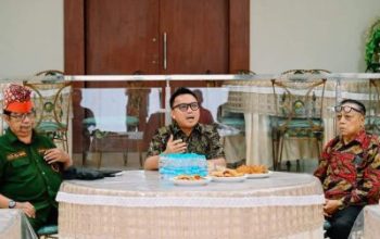 Tokoh Adat Mori Gelar Musyawarah Besar Akhiri Dualisme Dan Serahkan Bantuan 10 Juta kepada Korban Kebakaran di Kolonodale
