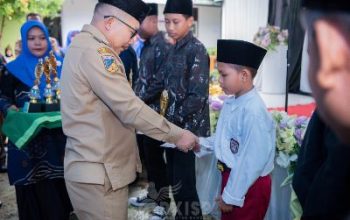 Harlah Yayasan Pendidikan dan Dakwah Islamiyah Darul Ulum Toili, Bupati Amirudin Berikan Sejumlah Bantuan
