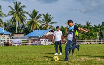Bupati Morut Buka Turnamen Sepakbola Yang Digelar Karang Taruna Desa Mayumba