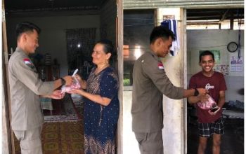 Berbagi Kebahagiaan, Satgas Madago Raya Berbagi Daging Qurban