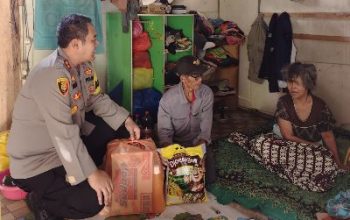 Jelang HUT Bhayangkara ke 78, Polres Morowali Utara Bagikan 500 Paket Sembako Kepada Warga