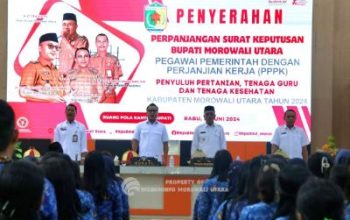 Bupati Delis Serahkan Perpanjangan SK PPPK, Untuk Penyuluh Pertanian, Guru dan Tenaga Kesehatan Kabupaten Morut Tahun 2024