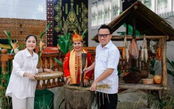 Hadiri Ibadah Padungku di Tiu, Bupati Delis : Teruslah Bersyukur