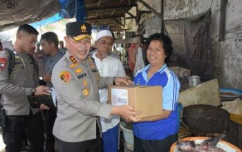 Kapolda Sulteng Berbagi Kasih Dengan Warga dan Warakawuri, Jelang Hari Bhayangkara Ke-78