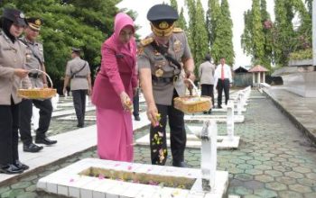 Peringati Hari Bhayangkara ke-78, Polda Sulteng Gelar Ziarah Dan Tabur Bunga
