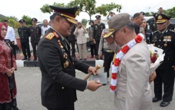 Purnawirawan Polda Sulteng Dilepas Dengan Upacara Pedang Pora, Kapolda : Bentuk Penghormatan Dari Institusi Polri
