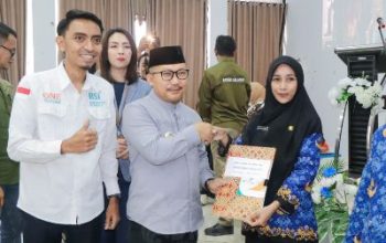 Perkuat Kapasitas Dan Kualitas Pelayanan Publik, Bupati Amirudin Kembali Serahkan SK Pengangkatan PPPK