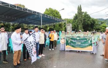 Wabup Furqanuddin Melepas Para Peserta Pawai Ta’aruf Pada Peringatan Tahun Baru Islam 1446 H