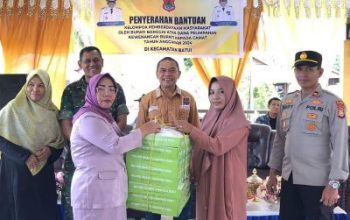 Melalui Camat Batui, Bupati Banggai Salurkan Bantuan Atas Dana Pelimpahan