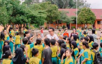 Momen Bupati Delis Kunjungi SD Negeri 1 Beteleme, Sekolah Masa Kecilnya