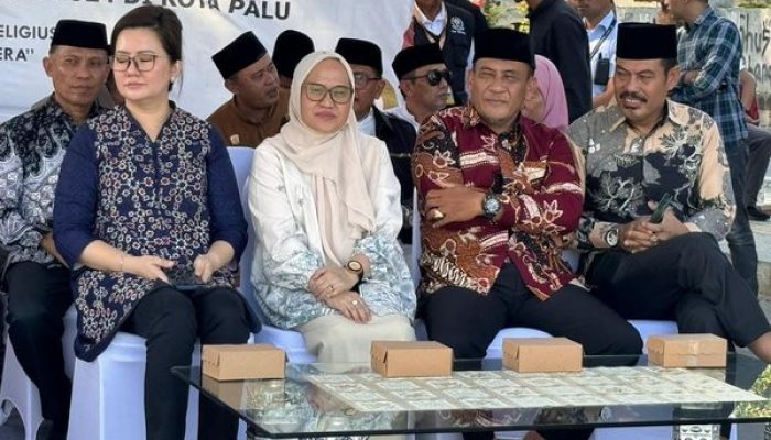 KAFILAH MTQ KABUPATEN TOJO UNA UNA IKUTI PAWAI TA’ARUF DALAM RANGKA MEMERIAHKAN MTQ KE XXX TINGKAT PROVINSI SULAWESI TENGAH DI KOTA PALU