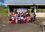 Kapolsek Ulubongka Beri Bantuan Seragam Sekolah Kepada Anak-anak Warga Pedalaman di Desa Kasiala