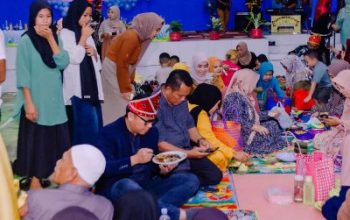 Bupati Delis Dan Ketua TP PKK Morut, “Molimbu” Bersama Masyarakat Desa Koromatantu