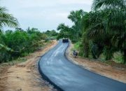 Jalan Desa Lanumor Akhirnya Diaspal Setelah 59 Tahun, Warga Bersyukur dan Terharu