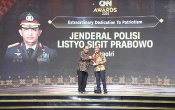 Kapolri Raih Penghargaan Extraordinary Dedication of Patriotism
