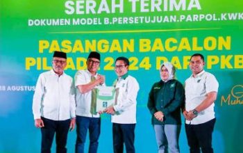 Disaksikan Pengurus PKB Morut, Pasangan Delis-Djira Terima B1-KWK Dari DPP PKB