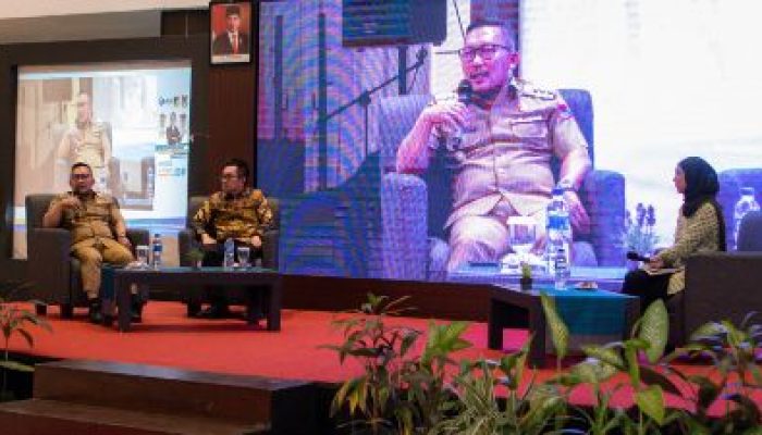 Bupati Amirudin dan Plt Kepala LAN RI Bahas Pengembangan Kompetensi ASN Serta Peran Analis Kebijakan Dalam Talkshow
