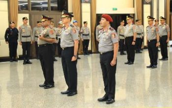 Kapolri Naikkan Pangkat 12 Pati Polri, Kapolda Papua Mathius Fakhiri Jadi Komjen