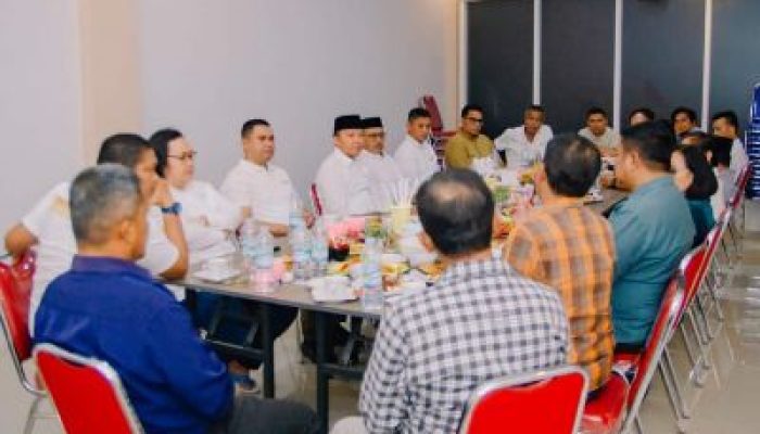 Pertemuan Santai Antara Paslon Delis-Djira, Dengan Pimpinan Delapan Parpol Pendukung