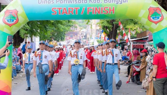 Lomba Gerak Jalan Semarakkan Perayaan HUT ke-79 RI di Luwuk Banggai