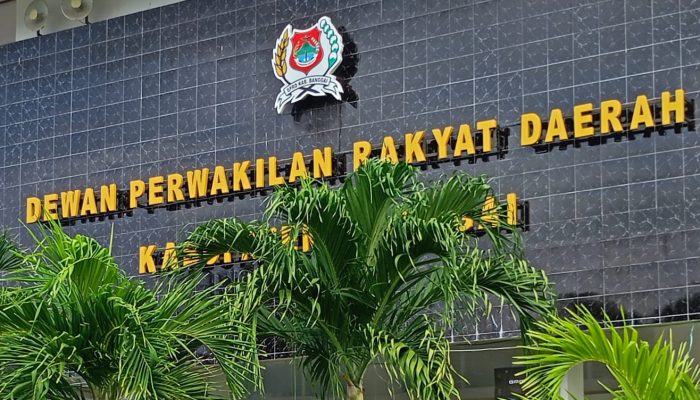 35 Anggota DPRD Kabupaten Banggai Periode 2024-2029 Resmi Dilantik, Irwanto Kulap Ditunjuk Sebagai Ketua Sementara