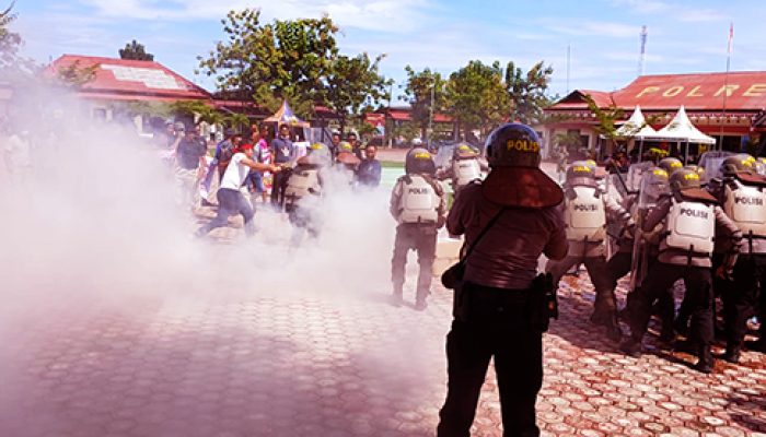 POLRES TOJO UNA-UNA GELAR PASUKAN DAN SIMULASI PAMSISKOTA HADAPI PILKADA TAHUN 2024