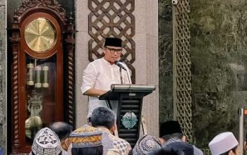 Bupati Delis Bicara di Masjid Al-Markas Makassar, Prof Hamid Awaluddin Puji Program Peningkatan Kapasitas Tokoh Agama Yang Digagas Pemda Morut