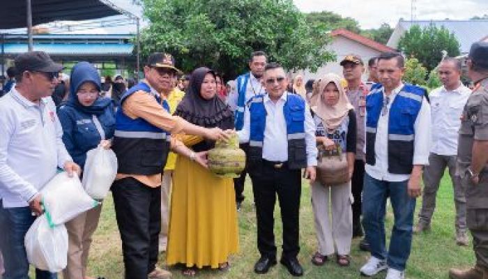 Buka Pasar Murah Bersubsidi di Kecamatan Balantak, Bupati Amirudin Beri Diskon Untuk Semua Bahan Pokok