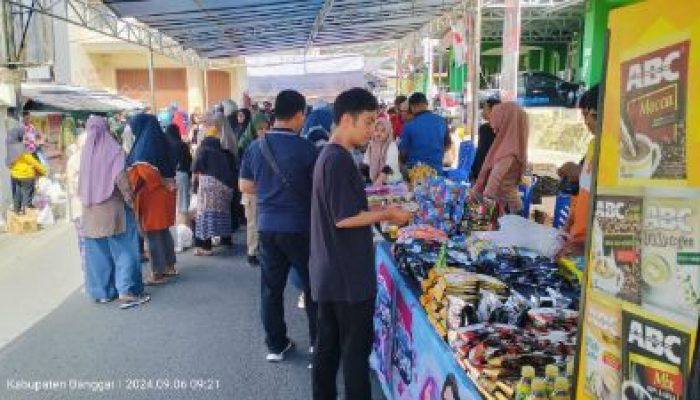 Hadirkan Pasar Murah, Ratusan Warga Padati Unismuh Luwuk Banggai