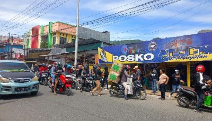 FORMI Bagikan Makanan Kotak dan Bunga “Sabtu Sehat AT-FM”, Sebagai Simbol Banggai Berkelanjutan