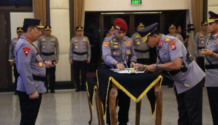 Kapolri Pimpin Pelantikan Sejumlah Kapolda Dan Pengukuhan 2 Jabatan Baru di Polri