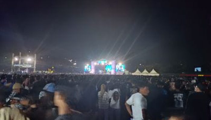 Di Meriahkan Dewa 19, Ribuan Masyarakat Baku Dempet Saksikan Konser Beramal