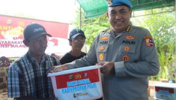 Cooling System Tahapan Pilkada 2024, Divpropam Polri Serahkan Bansos di Kota Palu