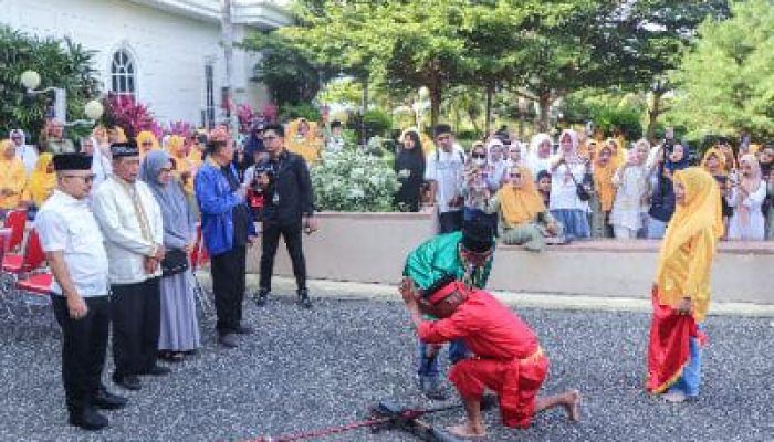Bupati Amirudin Sambut Hangat Tradisi Pengantaran Pandanga dari Masyarakat Adat Mian Nu Nambo