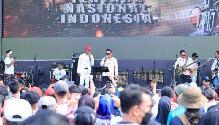 HUT ke-79 TNI, Panglima dan Kapolri Hibur Warga Dengan Nyanyi Bareng