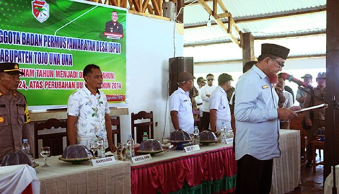 Bupati Tojo Una-Una Kukuhkan 300 Anggota BPD Wilayah Kepulauan
