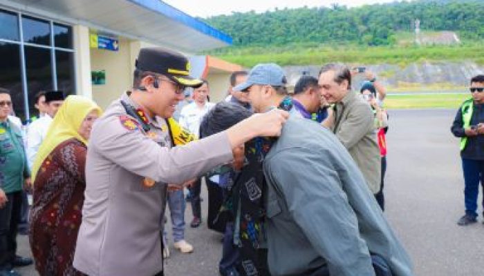 Kapolres Banggai Turut Sambut Kedatangan Ketua KPU RI di Luwuk