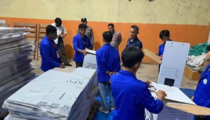 Proses Perakitan 554 Kotak Suara Pilkada Morut Rampung, KPU Pastikan Keamanan Diperketat Hingga Hari Pemilihan
