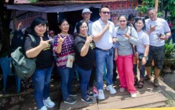 Semangat Ibu-ibu Mondowe Dukung Delis-Djira di Pilkada Morut, Delis Tawarkan Program Pro-Rakyat