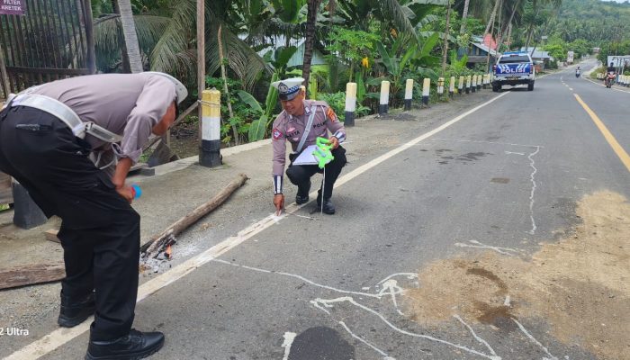 Laju dan Tak Pakai Helem ! 2 Pemuda Meregang Nyawa Usai Tabrak Truk di Desa Pongian Bunta