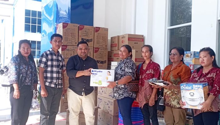 Dinsos Banggai Serahkan Bantuan Alat Kue Untuk Pemberdayaan Ekonomi Masyarakat