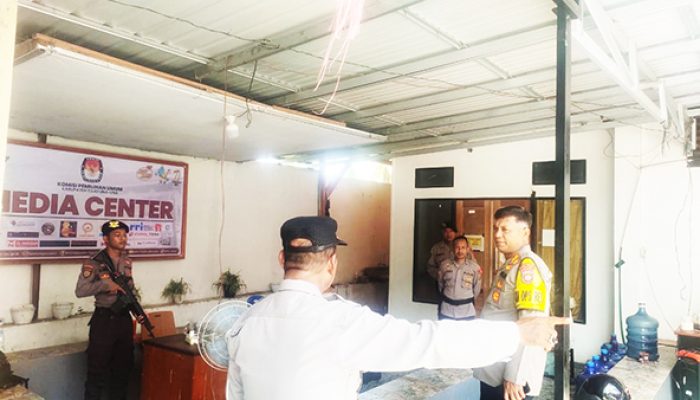 Kapolres Tojo Una-Una Cek Kesiapan Personil Jaga Di Kantor KPU